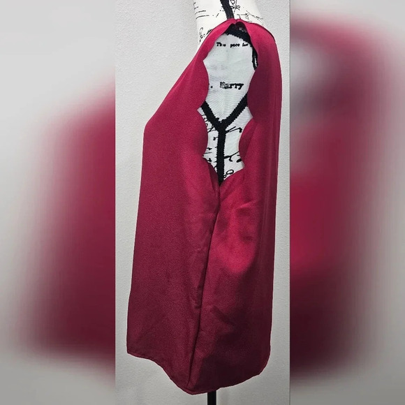 EMERY ROSE Solid Scallop Trim Sleeveless Polyester Blouse Burgundy Size XL NWT - Picture 2 of 11